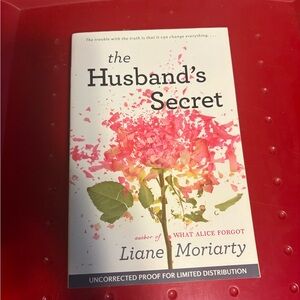 The Husband's Secret Book by Liane Moriarty